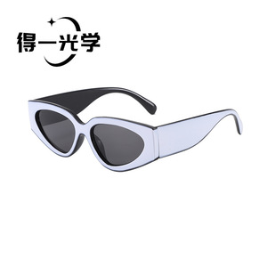 แว่นกันแดด De Yi Optics ทรงแคทอายสำหรับผู้หญิง กรอบพลาสติก โพลาไรซ์ ป้องกันรังสียูวี 400 รุ่นที่ 3 เลนส์สีดำ - Product Image 3