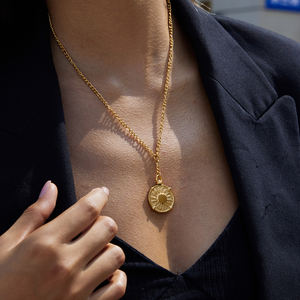 J & D gioielli Vintage in acciaio inossidabile impermeabile disegno del sole due toni martellato Texture collana con ciondolo a moneta - Product Image 2