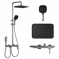 Ensemble de douche thermostatique encastré en aluminium spatial, finition chrome poli, avec pommeau de douche pluie et jet gris à motif de pulvérisation, et bouton de commande