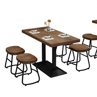 Ensemble de tables et de chaises en bois massif de style rétro-industriel pour restaurant-bar commercial