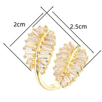 Bague élégante à feuilles symétriques, plaquée or raffiné, avec pavé de pierres, pour femme, design de niche haut de gamme, bijoux de mode