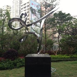 Escultura Abstracta de Cinta de Acero Inoxidable Pulido a Espejo Personalizada para Decoración de Instalaciones de Arte Moderno en Jardines y Plazas al Aire Libre - Product Image 3