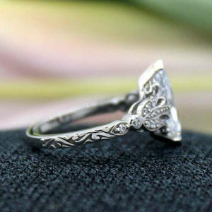 Bague de fiançailles F935 pour femme en or blanc avec diamant taille marquise, diamants latéraux naturels couleur D - Product Image 3