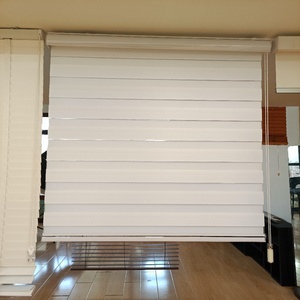 Tenda a Rullo Elettrica Zebra Oscurante Giorno e <span class=keywords><strong>Notte</strong></span> per Arredamento Moderno, Copertura Orizzontale in Tessuto per <span class=keywords><strong>Finestra</strong></span> per Privacy e Ombreggiatura della Stanza - Product Image 1