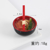 Llavero con dijes de simulación de comida japonesa Kawaii: palillos, camarones, pollo, fideos, arco. Decoraciones y accesorios para colgantes de bolso.