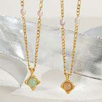 Collier pour femme en acier inoxydable minimaliste français, avec pendentif losange, cabochon en pierre naturelle, perle d'eau douce et chaîne Figaro