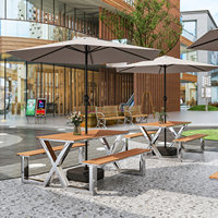 Ensemble table et chaises d'extérieur commercial en acier inoxydable au design minimaliste et moderne, avec fonction de démontage et parasol inclus, pour repas décontractés