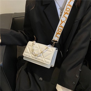 Sacs à bandoulière pour femmes en cuir PU gaufré géométrique, petit sac carré à bandoulière décoratif avec large sangle réglable pour dames - Product Image 2