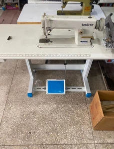BROTHERS 111 MACHINE À COUDRE INDUSTRIELLE À AIGUILLE SIMPLE À POINT DE LIQUETTE D'OCCASION FABRIQUÉE AU JAPON, VENTE DIRECTE D'USINE POUR LA NIGERIA, LA TANZANIE ET LE GHANA - Product Image 6