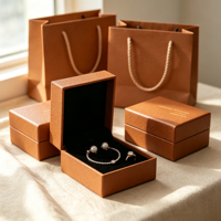 Boîte à bijoux personnalisée OEM ODM, emballage rigide de luxe minimaliste pour bijoux, insert floqué, revêtement UV artistique, tiroir avec fenêtre transparente