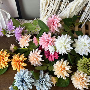 ดอกดาเลียผ้าไหมคุณภาพสูง L-107 แบบ 3 หัว <span class=keywords><strong>ดอกไม้</strong></span>ประดิษฐ์เสมือนจริงสำหรับงานแต่งงาน ตกแต่งบ้าน งานศิลปะ และจัดวางทางเดิน - Product Image 1