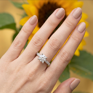 Anillo Clásico de Oro Blanco de 18K con Montura Semiterminada, Diseño de Canasta Cruzada de 4 Puntas con Acento de Diamantes Pavé y Tallo Solitario, Venta al por Mayor con Certificado NGTC - Product Image 4