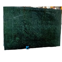 Dalles de marbre vert émeraude indien polies, pierre naturelle, idéales pour les panneaux muraux de villas et la décoration d'hôtels.