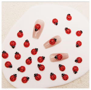 Cabochon plat en résine, motif coccinelle de dessin animé, pour créations artistiques DIY, accessoires de bijoux, ongles, cheveux, sacs, tasses et coques de téléphone - Product Image 3