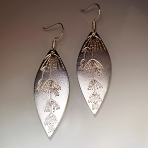 Orecchini Vintage con Foglie di Salice Incise, Design Intagliato su Entrambi i Lati, Accessori di Moda per Donne - Product Image 4