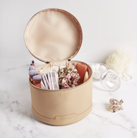 Pochette de maquillage personnalisée en cuir végétalien, trousse de toilette de voyage ronde, faible MOQ, sac cosmétique pas cher avec pompon