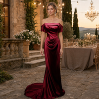 Robe de soirée sirène sur mesure en satin bordeaux, épaules dénudées, manches drapées, longueur ras du sol, vente en gros