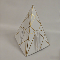 Boîte à gâteau pyramidale recyclable de haute qualité, impression personnalisée, gaufrage, revêtement UV, carton alimentaire, emballage en gros pour collations
