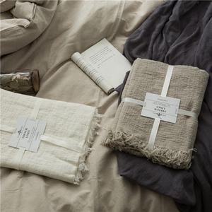 Couverture en lin pur de haute qualité en gros, style campagnard, 450 GSM, avec franges et pompons faits à la main - Product Image 6