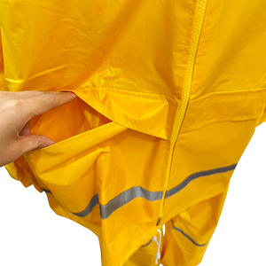 Ensemble imperméable en polyester PVC de style transfrontalier avec bandes réfléchissantes pour le camping, poncho universel pour adulte, VÊTEMENTS DE PLUIE - Product Image 1