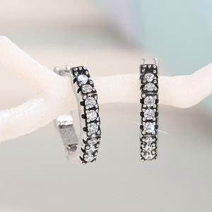 Orecchino a polsino esagonale da donna con design geometrico, accessorio per l'orecchio da indossare tutti i giorni - Product Image 4