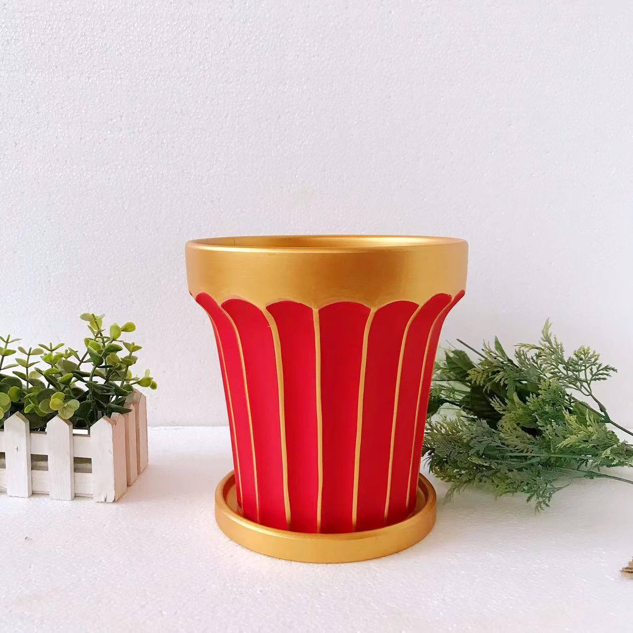 Tous contiennent 1 grand plateau rouge