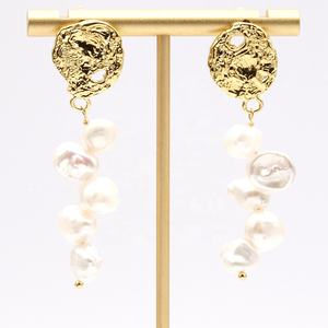 Grandes boucles d'oreilles longues, boucles d'oreilles en perles baroques martelées - Product Image 4