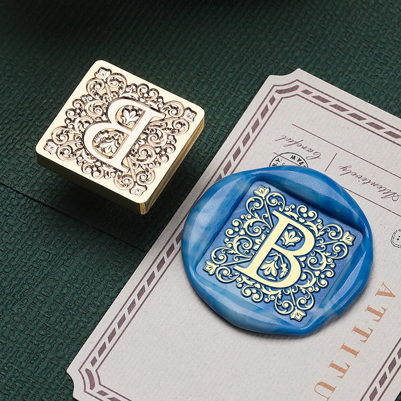 Lettre B à motif carré