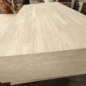 Planches <span class=keywords><strong>de</strong></span> <span class=keywords><strong>bois</strong></span> <span class=keywords><strong>de</strong></span> pin radiata écologiques, sans nœuds, à placage droit. - Product Image 2