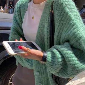 Pull personnalisé en <span class=keywords><strong>mohair</strong></span> manteau <span class=keywords><strong>noir</strong></span> pour femmes pull de haute qualité tricoté par ordinateur <span class=keywords><strong>cardigan</strong></span> à manches longues et à simple boutonnage - Product Image 2