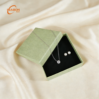 Boîte à bijoux personnalisée haut de gamme en carton rigide écologique, style tiroir, avec pelliculage mat, doublure en velours et logo en feuille d'argent pour