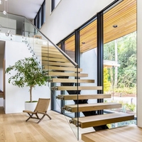 Modernes schwebendes Treppensystem aus gehärtetem Glas / Holz mit Stufen und Geländer, Handgefertigtes Treppensystem-Set