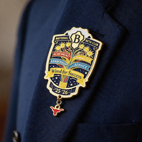 Pin de Solapa Personalizado de Hierro Fundido con Forma de Escudo, Esmalte Suave, para Jóvenes, con Diseño de Globo Terráqueo, para Aniversario de Fe