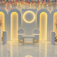 Panneau de fond en acrylique LED moderne et luxueux avec couleur et taille personnalisées pour les scènes de mariage et les événements festifs