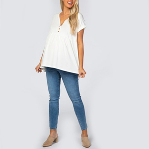 Camiseta de punto de algodón orgánico, Top de maternidad de manga corta con botones delanteros - Product Image 4