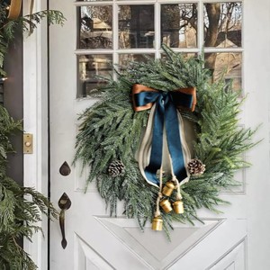 Guirlande <span class=keywords><strong>de</strong></span> Noël <span class=keywords><strong>de</strong></span> luxe en gros pour <span class=keywords><strong>porte</strong></span> <span class=keywords><strong>d</strong></span>'<span class=keywords><strong>entrée</strong></span>, <span class=keywords><strong>d</strong></span>écoration artificielle avec pommes <span class=keywords><strong>de</strong></span> pin, clochettes et ruban pour usage extérieur - Product Image 1