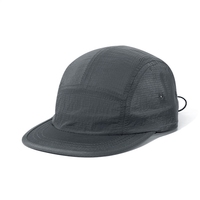 Gorra de running OEM con logo reflectante sublimado, de tela ripstop, sin estructura, perforada con láser, tipo camper, con cordón.