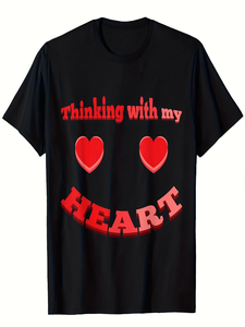 T-Shirt 'Thinking With My Heart' per San Valentino, Vestibilità Ampia da Uomo, Manica Corta Casual, Stampa Cuore Rosso, 100% Cotone Jersey, Logo Frontale - Product Image 1