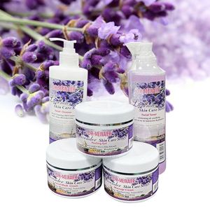 Nettoyant visage le plus vendu à base d'eau et de crème, enrichi en curcuma pour le soin de la peau, aux effets hydratants et éclaircissants. - Product Image 3