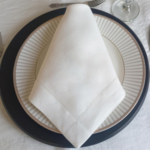 Serviettes en lin brodées personnalisées Serviettes en tissu <span class=keywords><strong>de</strong></span> <span class=keywords><strong>mariage</strong></span> réutilisables <span class=keywords><strong>de</strong></span> style classique avec ourlet <span class=keywords><strong>pour</strong></span> présentations à la <span class=keywords><strong>table</strong></span> du dîner - Product Image 4