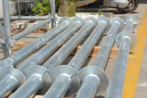 Pieux hélicoïdaux en acier galvanisé pour la fixation au sol et les projets de construction solaire - Product Image 2