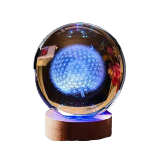 Luz de noche LED moderna Control táctil Patrones luminosos de estrellas y lunas Proyección de bola de cristal Hoteles de dormitorio con pilas - Product Image 2