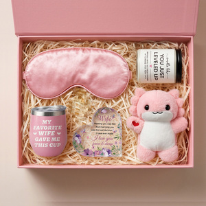 Coffret cadeau rose 5 en 1 avec logo personnalisé, masque pour les yeux, peluche, bougie et tasse pour petite amie, Saint-Valentin - Product Image 1