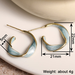 Orecchini a Cerchio Intrecciati in Smalto per Donne, Gioielli Minimalisti Versatili per Uso Quotidiano - Product Image 4