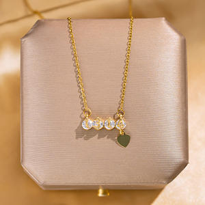 Collier Pendentif Cœur en Acier Inoxydable Plaqué Or 18 carats avec <span class=keywords><strong>Perle</strong></span> et Zircon, Nouvelle Collection, Vente en Gros, pour Femme, Motif Fleur et <span class=keywords><strong>Lettre</strong></span> CZ, Idéal Cadeau - Product Image 4