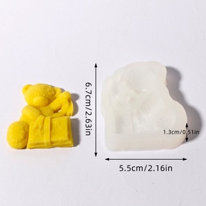 Molde de Silicona para Velas con Forma de Regalo de Abrazo de Oso - Kit para Hacer Velas con Forma de Regalo 3D para Cumpleaños - Product Image 6