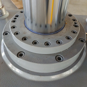 200-Tonnen-Vulkanisierpresse mit Heizplatte für Automobil-Bremsbeläge und andere Formanwendungen - Product Image 4