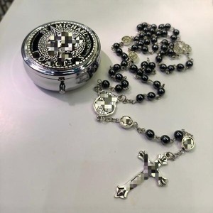 Collier chapelet d'ange noir perlé avec pendentif croix en alliage métallique, bijoux religieux unisexe - Product Image 1