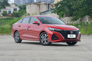 Venta caliente de autos usados en China, Changan Yidong/EADO, gasolina, 1.5T, 4 puertas, 5 asientos, sin accidentes. - Product Image 3