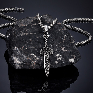 Pendentif épée viking nordique en acier inoxydable, chaîne de 60 cm, bijoux unisexes - Product Image 1